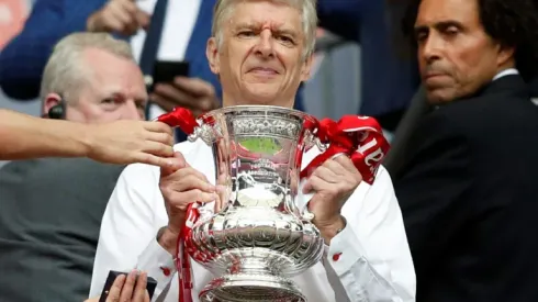 Arsenal fans must get behind Wenger, says chief executive Gazidis