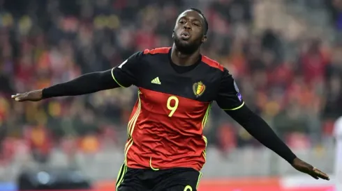 Manchester United target Lukaku trains with Pogba
