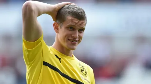 Sven Bender joins twin Lars at Leverkusen