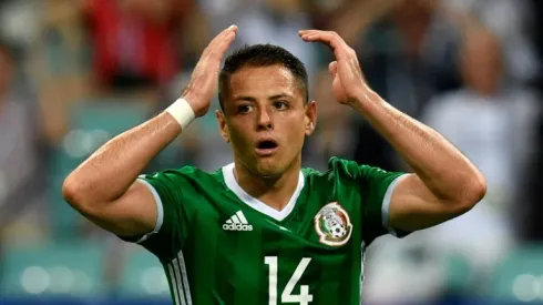 West Ham snap up Mexico football star Hernandez