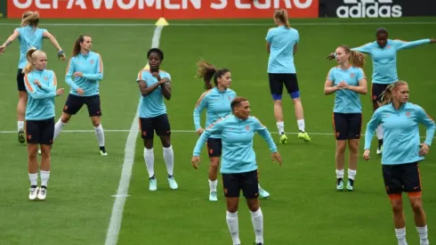 Dutch face England in sold-out semi-final hit