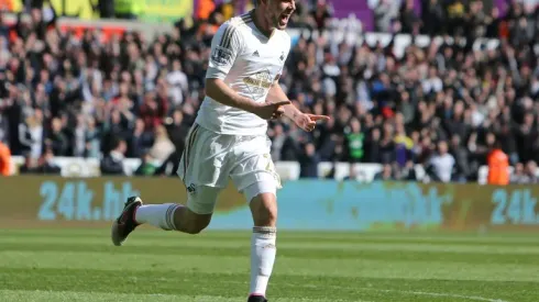 Sigurdsson's record move to Everton hinges on medical