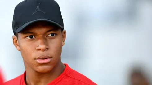 Monaco fans take aim at Mbappe