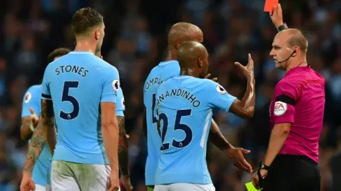 Walker sorry for Manchester City red card