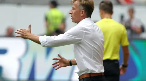 Wolfsburg fire Jonker, hire Schmidt