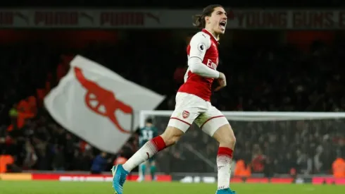 Bellerin strikes late to rescue Arsenal in Chelsea thriller