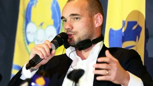'Happy' Sneijder unveiled by Qatar's Al Gharafa