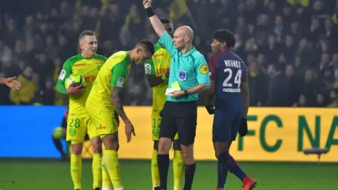 Referee kicks Nantes player as PSG edge to victory