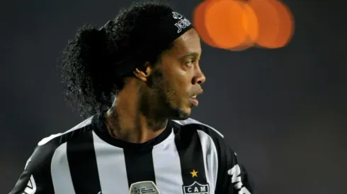 Retiring Ronaldinho thanks ball