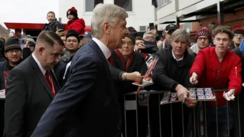 Wenger vows to stick with troubled Arsenal