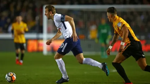 Kane saves Tottenham, West Ham crash in FA Cup