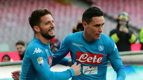 Mertens brace keeps Napoli ahead of Juventus