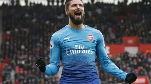 Chelsea sign Arsenal's Giroud, Batshuayi departs for Dortmund