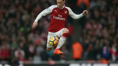 Ozil commits to three-year Arsenal deal