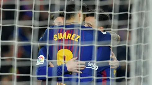 Suarez hat-trick extends six-goal Barca's La Liga lead