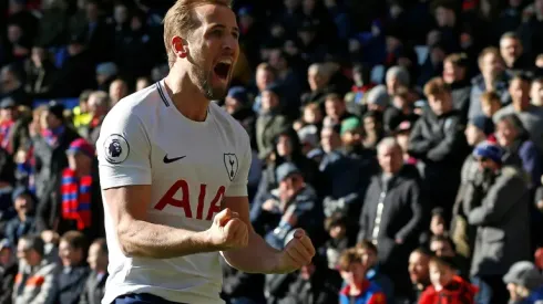 Kane rescues Spurs with late winner at Palace