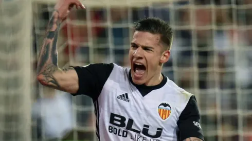 Santi Mina keeps Valencia on Champions League course