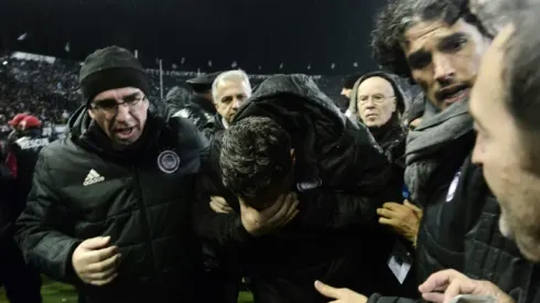 Minister brands arrested PAOK fan 'idiot' over thrown paper roll