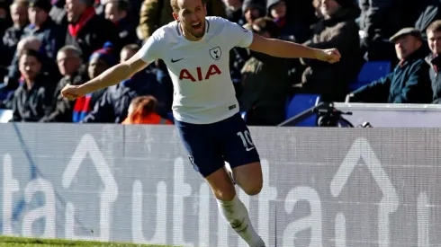Kane staying at Spurs to win titles - Pochettino