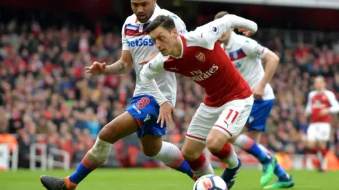 Hello, Ozil, hello: Arsenal star in friendly dig at Stoke police