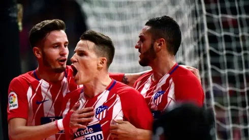 Gameiro penalty edges Atletico past Deportivo, closer to Barca