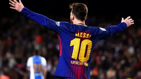 Messi hat-trick helps Barcelona equal record unbeaten streak