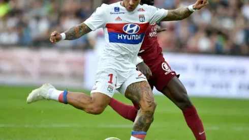 Depay stars again as Lyon leapfrog Marseille in Champions League race
