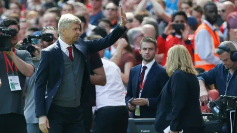 Arsenal give Wenger reason to smile with West Ham hammering