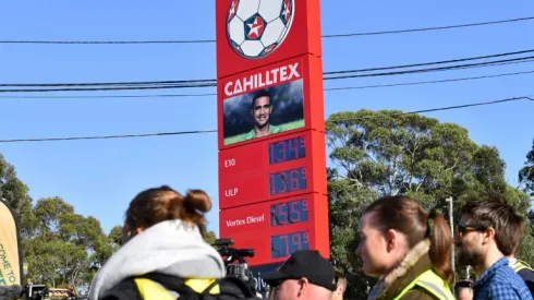 Cahill defended as Hibs striker axed from Aussie World Cup squad