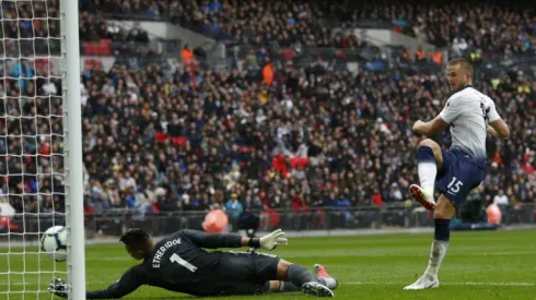 Sloppy Spurs see off 10-man Cardiff to close on top two