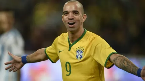 Brazil's Tardelli gets ban for rubbing face during China anthem