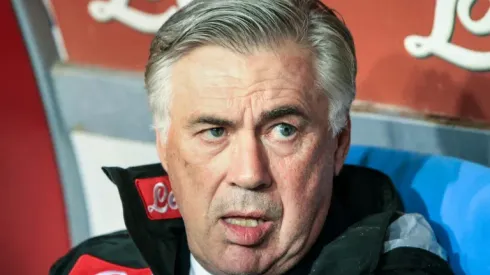 Juve pull eight points clear as Napoli held by lowly Chievo