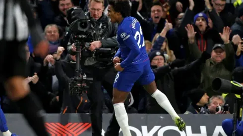 Willian eager to stay at Chelsea despite exit rumours