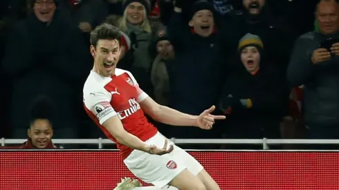 Arsenal beat toothless Chelsea to blow Champions League chase open