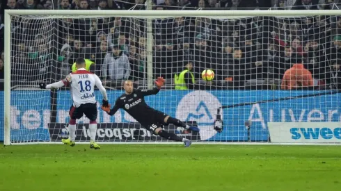 Last-gasp Dembele wins derby for Lyon as Marseille halt slide