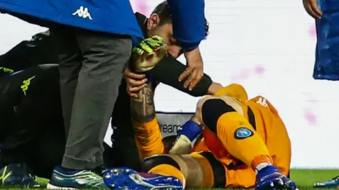 Napoli goalkeeper Ospina hospitalised after head injury