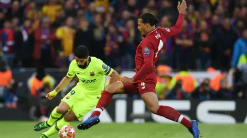 Suarez undergoes surgery for knee injury