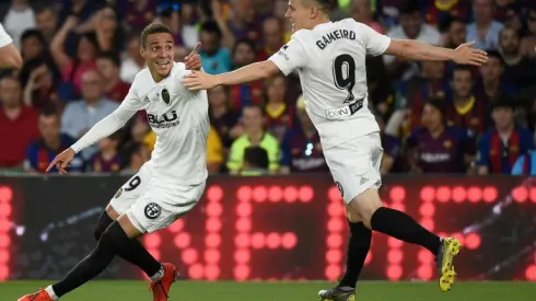 Valencia stun deflated Barcelona to win Copa del Rey