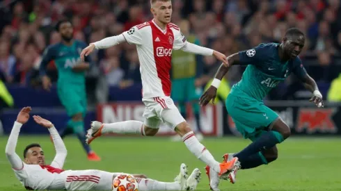 Leverkusen sign Ajax ace Sinkgraven