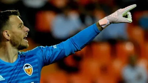 Barca sign Brazilian 'keeper Neto from Valencia