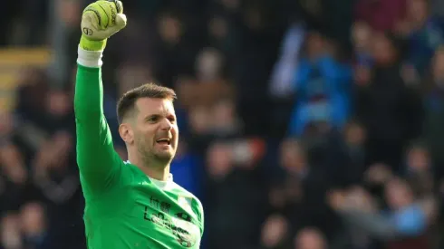 Aston Villa sign goalkeeper Tom Heaton from Burnley