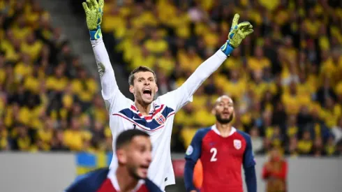 Augsburg hammer struggling 10-man Hertha