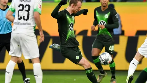 Arnold's late winner denies Moenchengladbach top spot