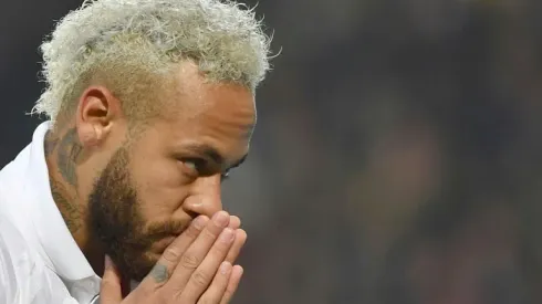 Neymar dedicates goal to Bryant as PSG go 10 points clear