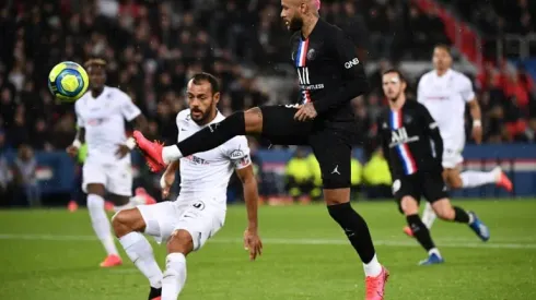Pink-haired Neymar helps PSG to five-goal romp