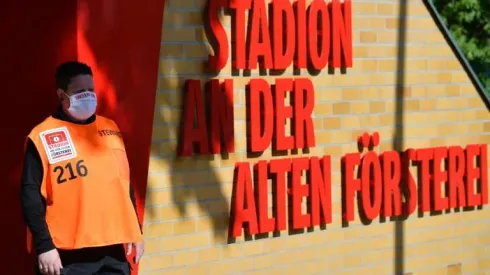 Temperature checks, empty terraces as Union host Bayern