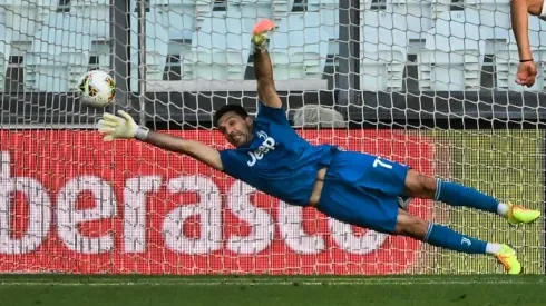 Buffon breaks Serie A appearances record as Juve move seven points clear