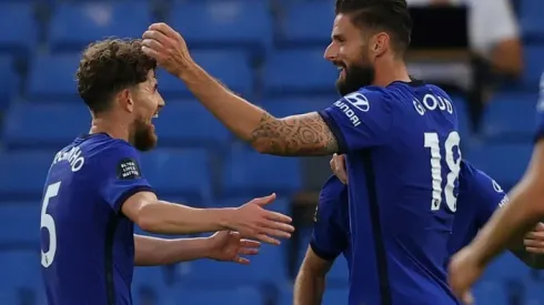 Giroud guides 'nervy' Chelsea closer to the Champions League