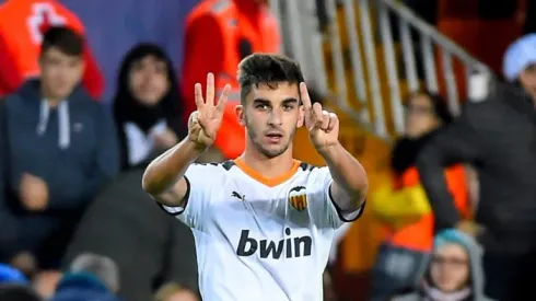 Manchester City sign winger Ferran Torres from Valencia