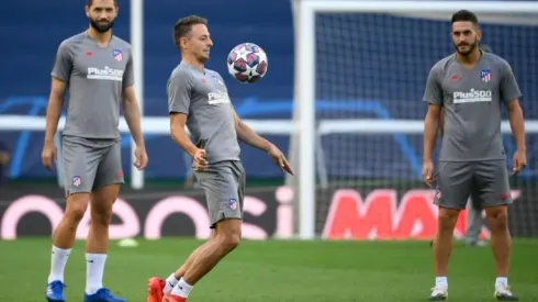 Leverkusen sign Santiago Arias on loan from Atletico Madrid